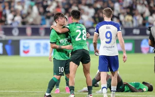 影片简介：故事讲述了一位专长鉴定和拍卖艺术品的孤僻绅士维尔吉尔·奥德曼（杰弗里·拉什饰），他的生活平淡且规律，直至遇到一位神秘的女子克莱尔（西尔维娅·侯克斯饰）。