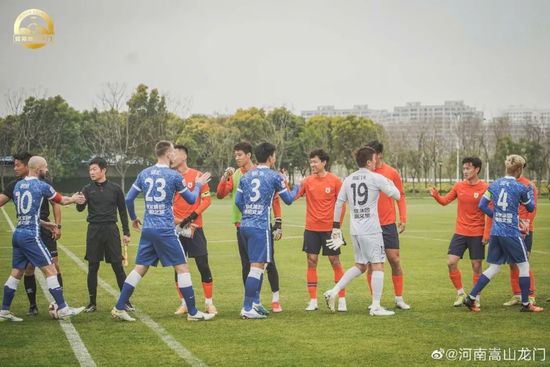 2024-09-25 据报道，A24已确定在第四季度上映其在威尼斯电影节购买的影片，电影《粗野派》（The Brutalist）定档12月20日在北美小范围上映，将与“老对手”《隔壁的房间》同天推出。