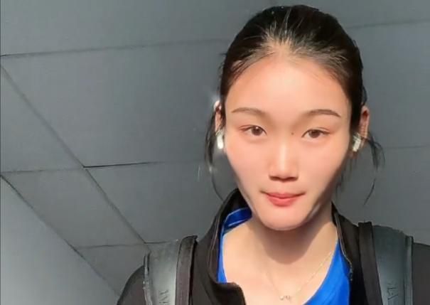 ”教授的这一比喻，恰如其分地揭示了影片的特质——就像一道家常菜肴，看似平凡却饱含生活温度，用最质朴的方式触动人心。
