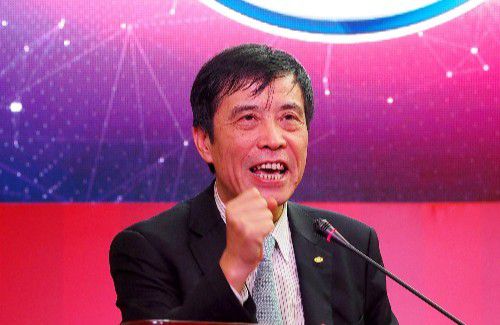 此前在动画版中，他为小嗝嗝老爸史图依克配音。