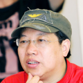 这些“扮丑”造型旨在挖掘角色更丰富的内心世界，通过外在的极致呈现反映人物的生存状态与心理转变。