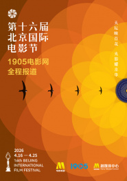 杜威（杰克·布莱克 饰）是一名已过而立之年，却仍在为理想打拼的摇滚音乐人，一心追逐真情实感的纯粹摇滚乐。