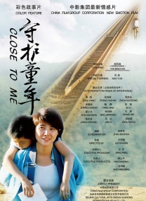 既包含《人民日报》《光明日报》等主流媒体的权威评论，也纳入了自媒体与专业媒体的多元视角，甚至涵盖英国、美国、法国、意大利等多国电影研究者的国际观察。
